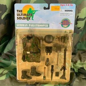 21st Century Toys, The Ultimate Soldier WWII German Paratrooper set No 34040.